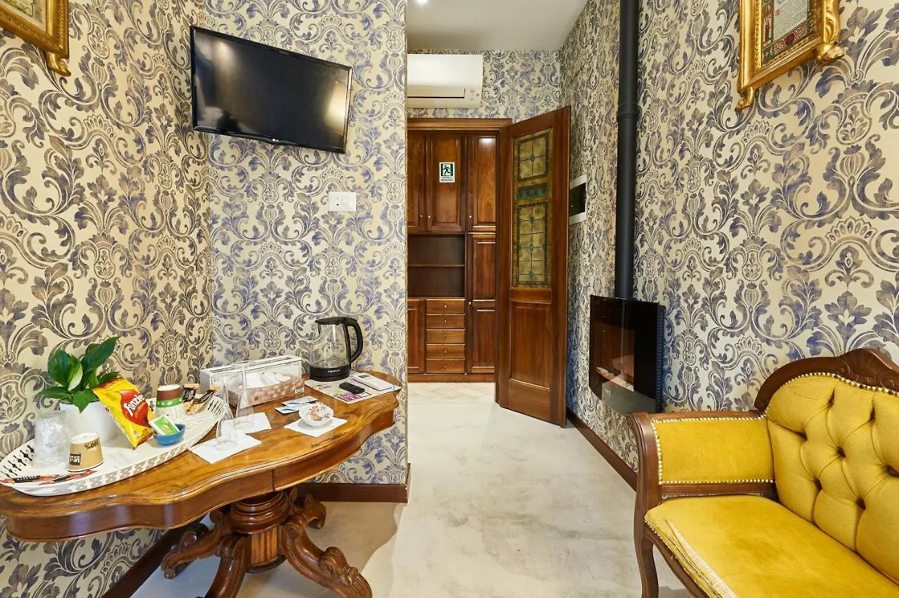 Bed & Breakfast Fabrizio'S Rooms Rome Italy